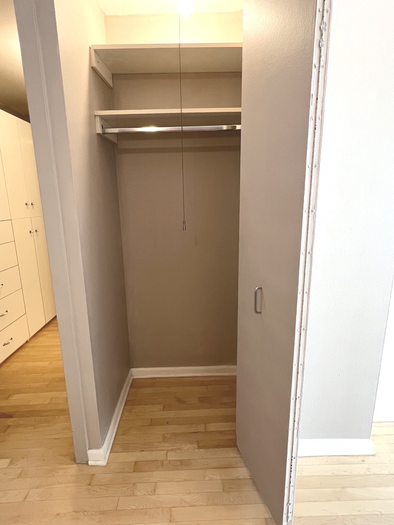 1960 N Lincoln Park West Unit: 2502