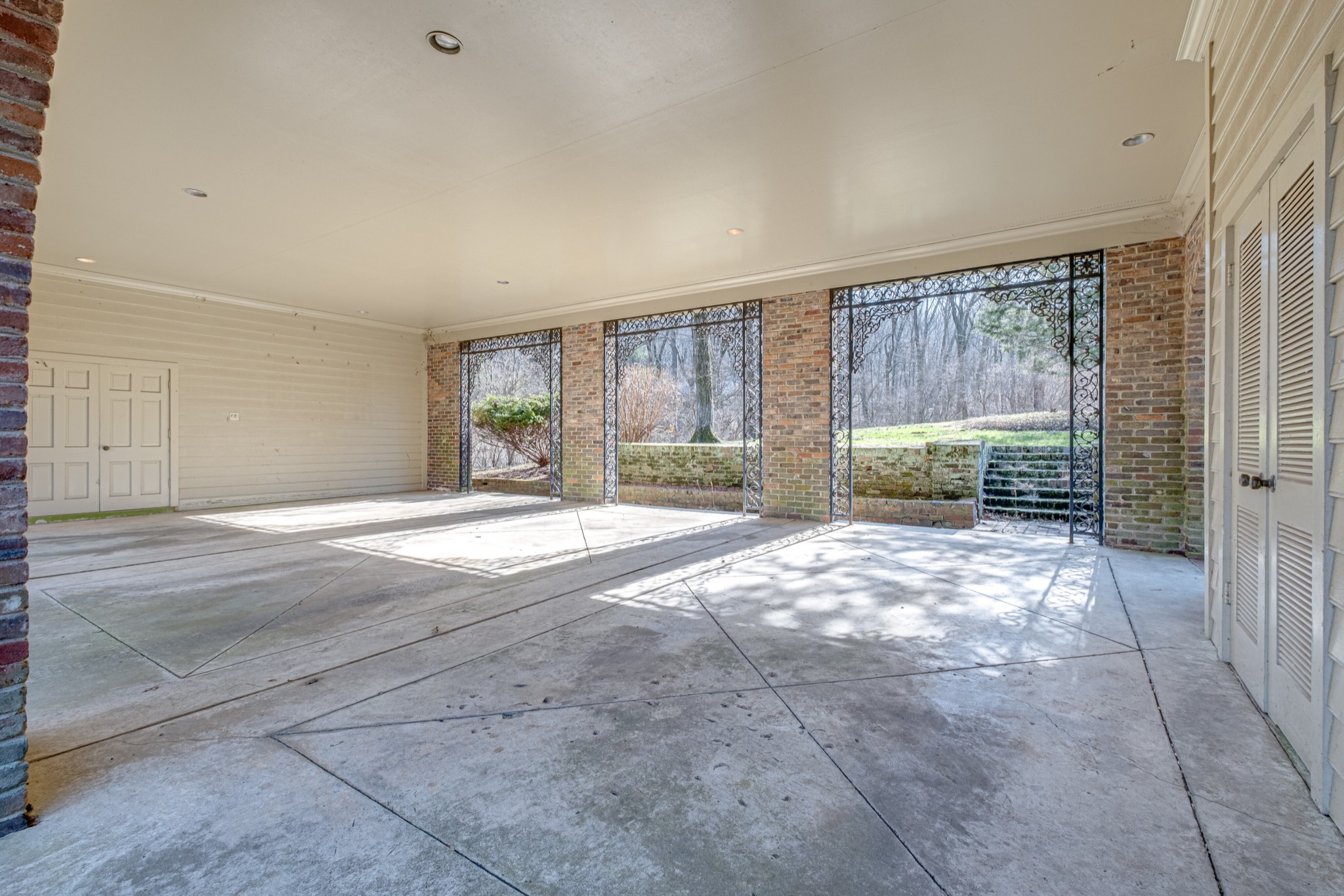 1416 Chickering Rd