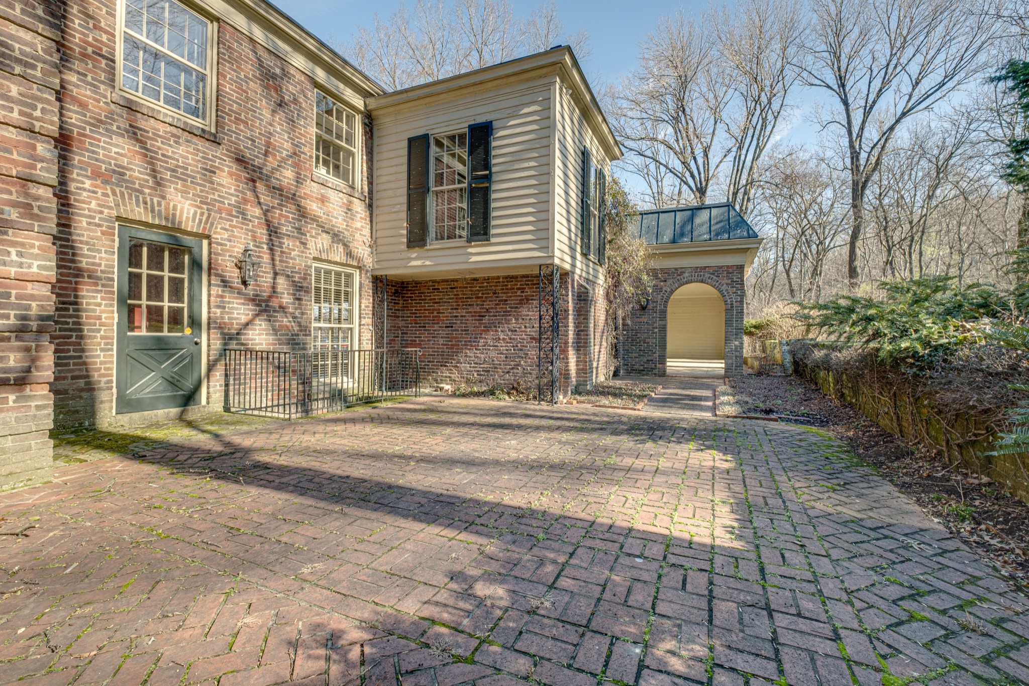1416 Chickering Rd