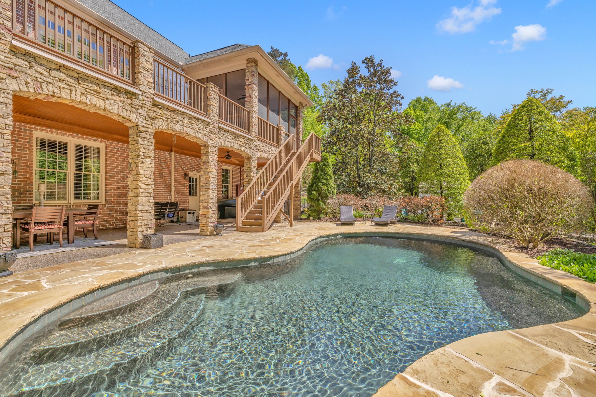 525 Arden Wood Pl