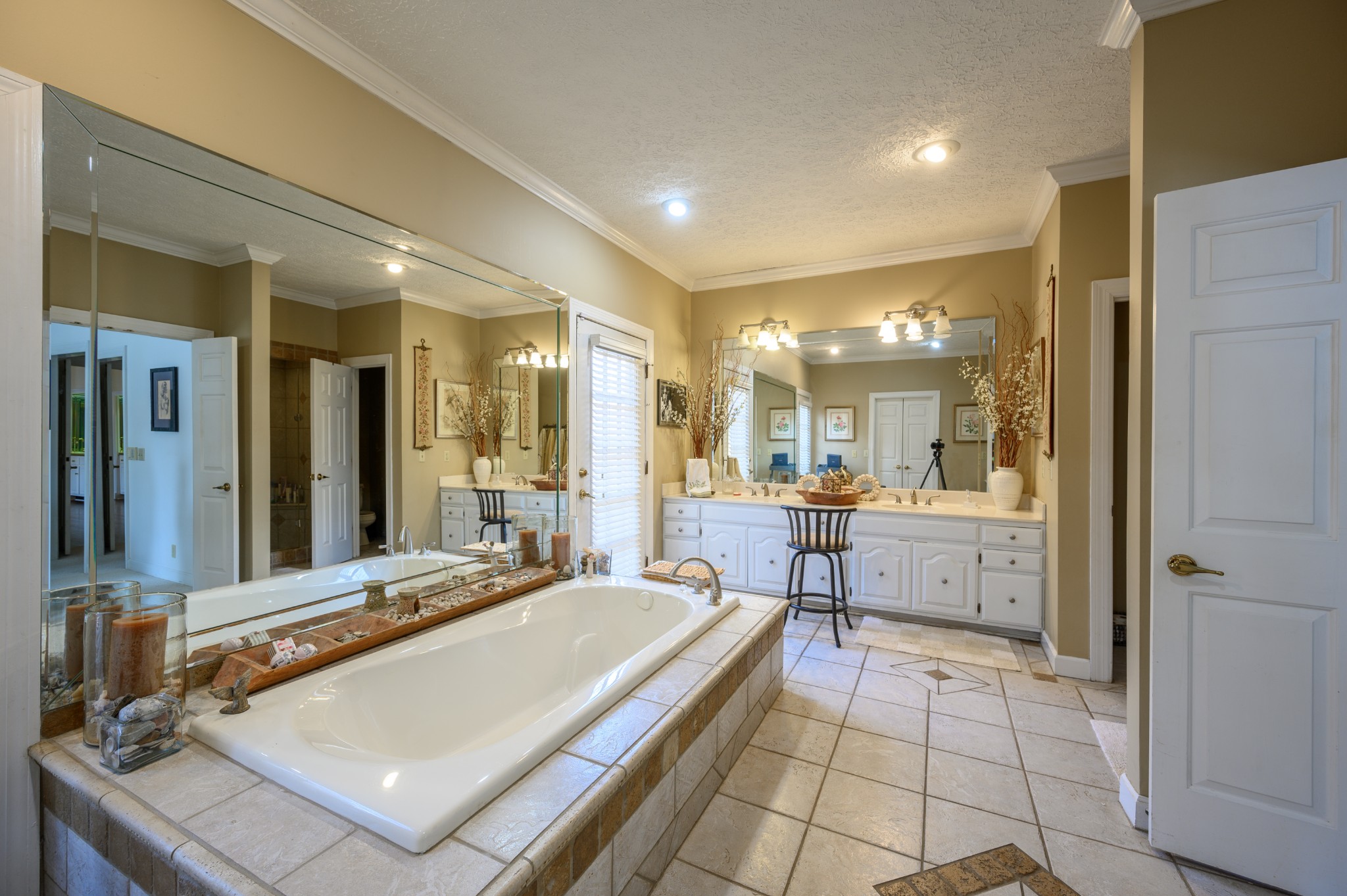 905 Fireside Ct