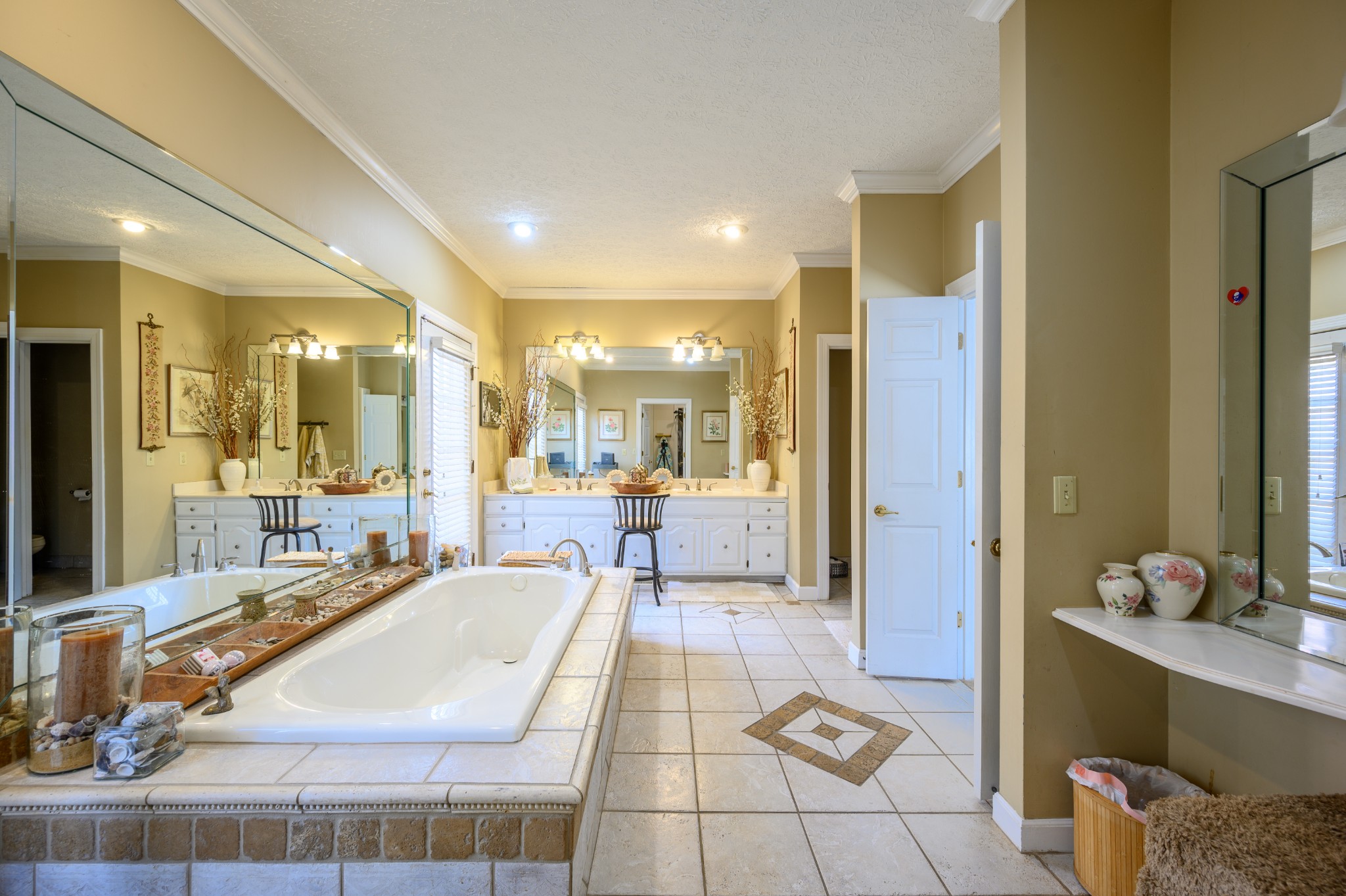 905 Fireside Ct