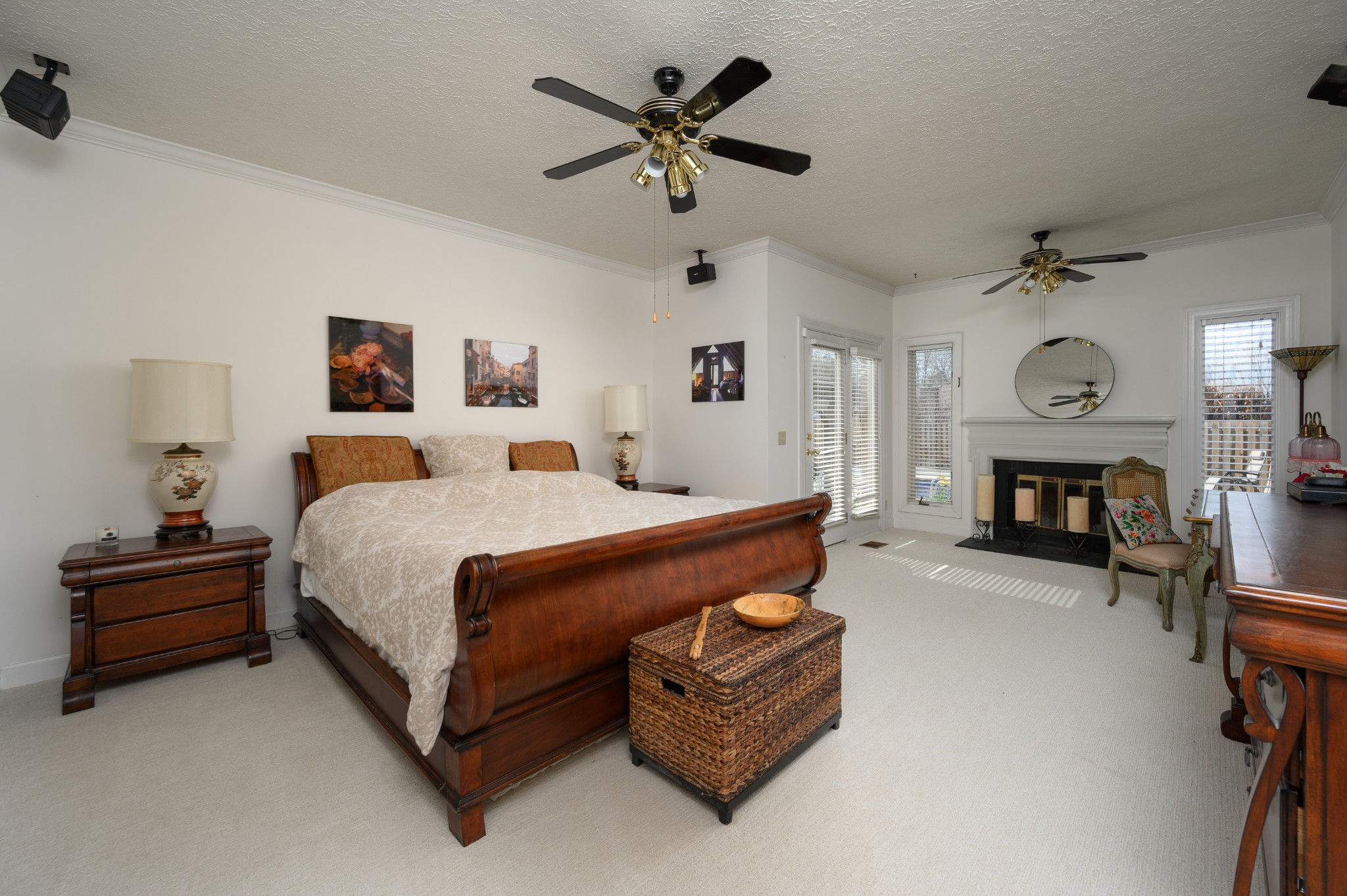 905 Fireside Ct