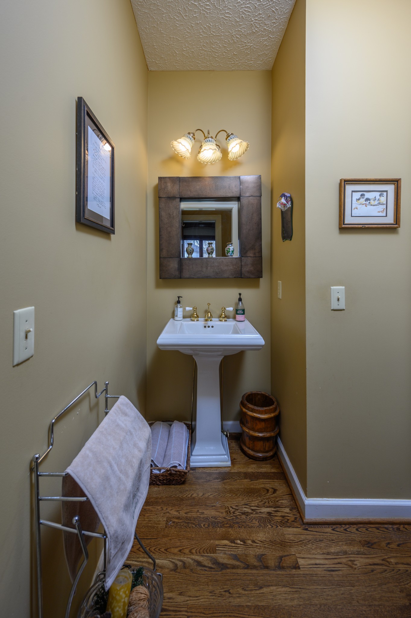 905 Fireside Ct