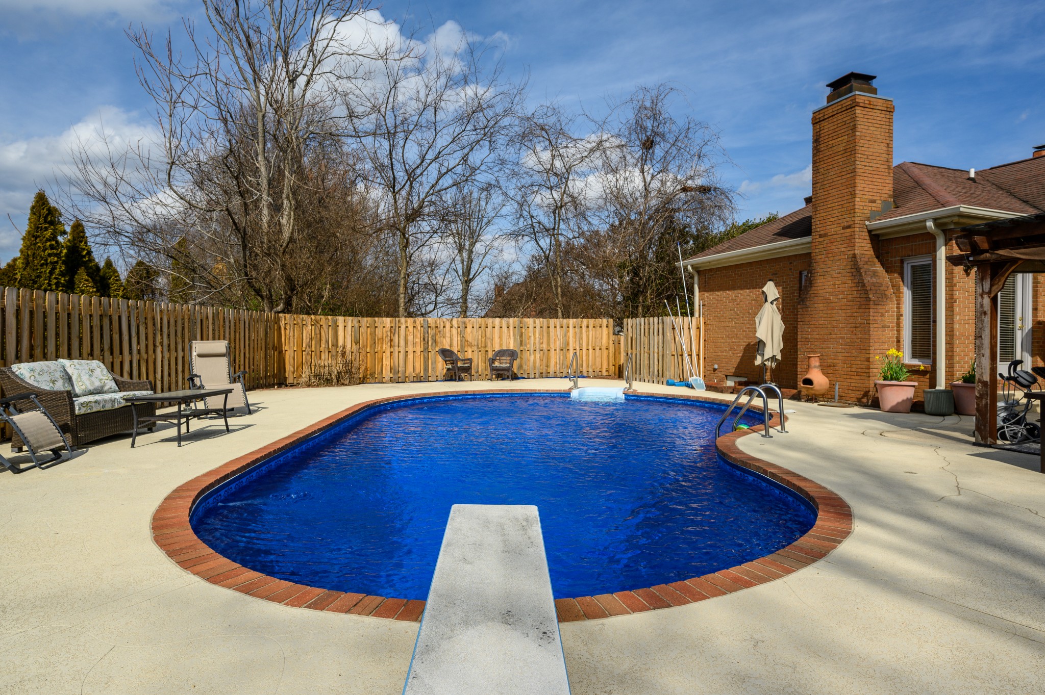 905 Fireside Ct