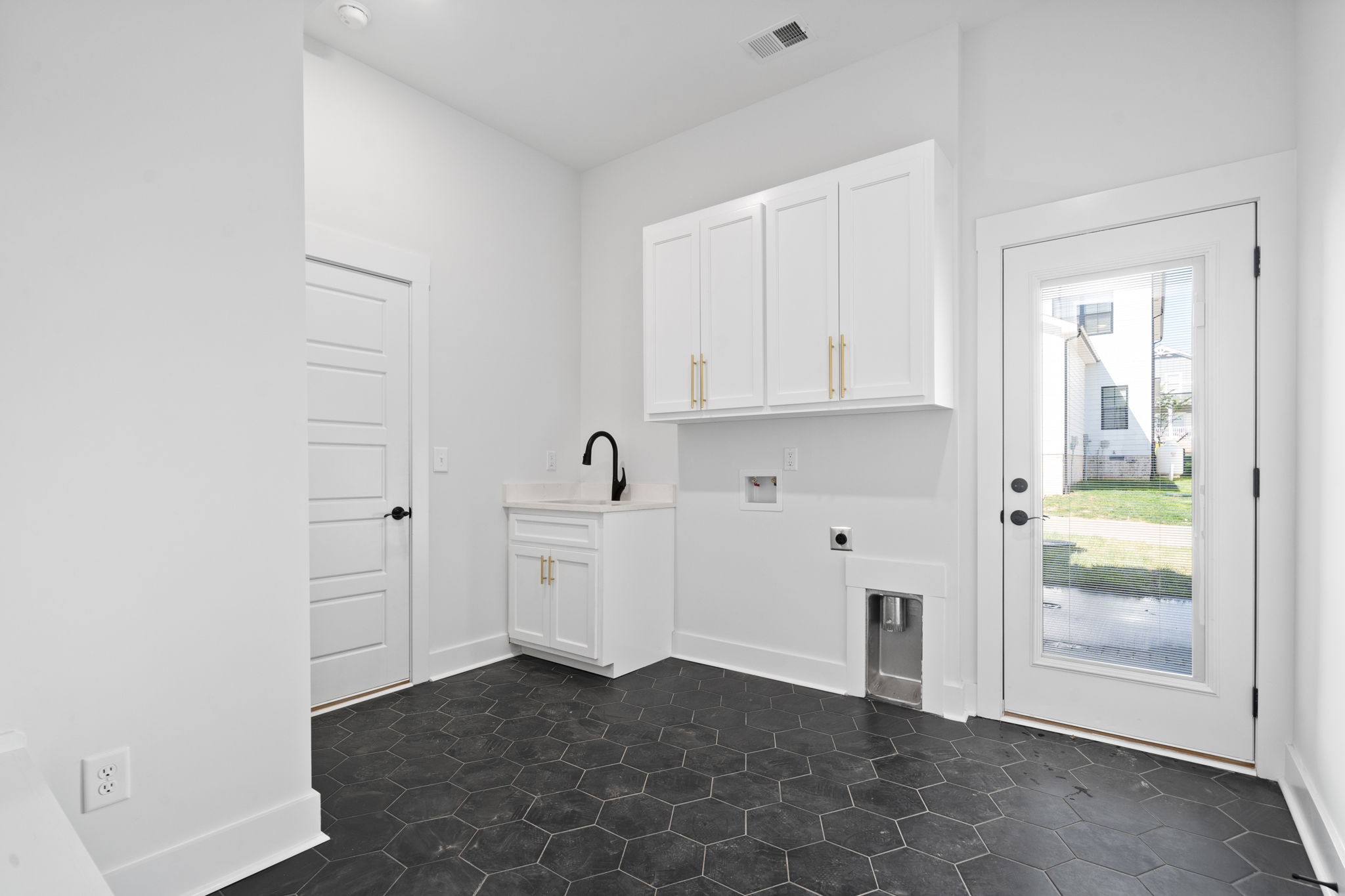 172 LUTHER ST