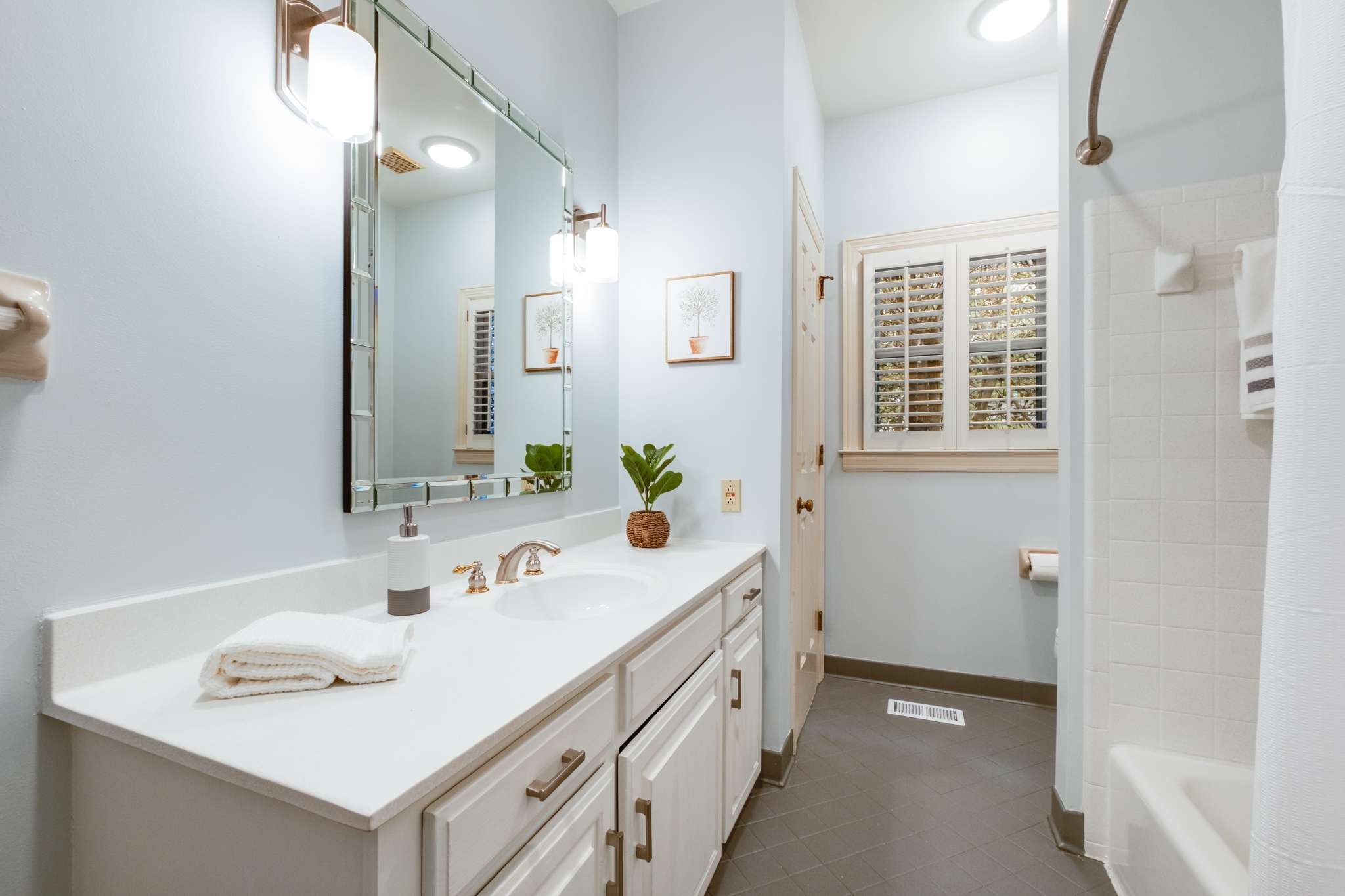 5111 Woodland Hills Dr