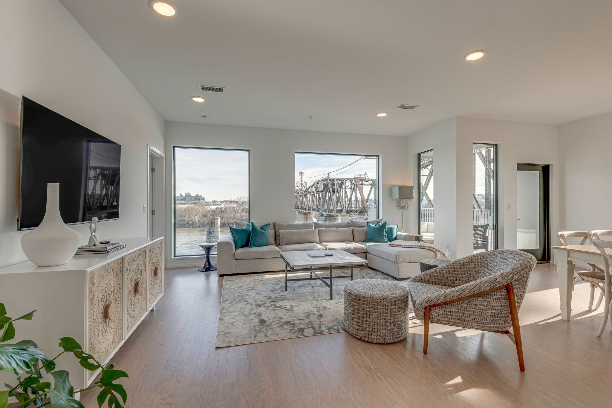 700 1st Ave, N Unit: 202