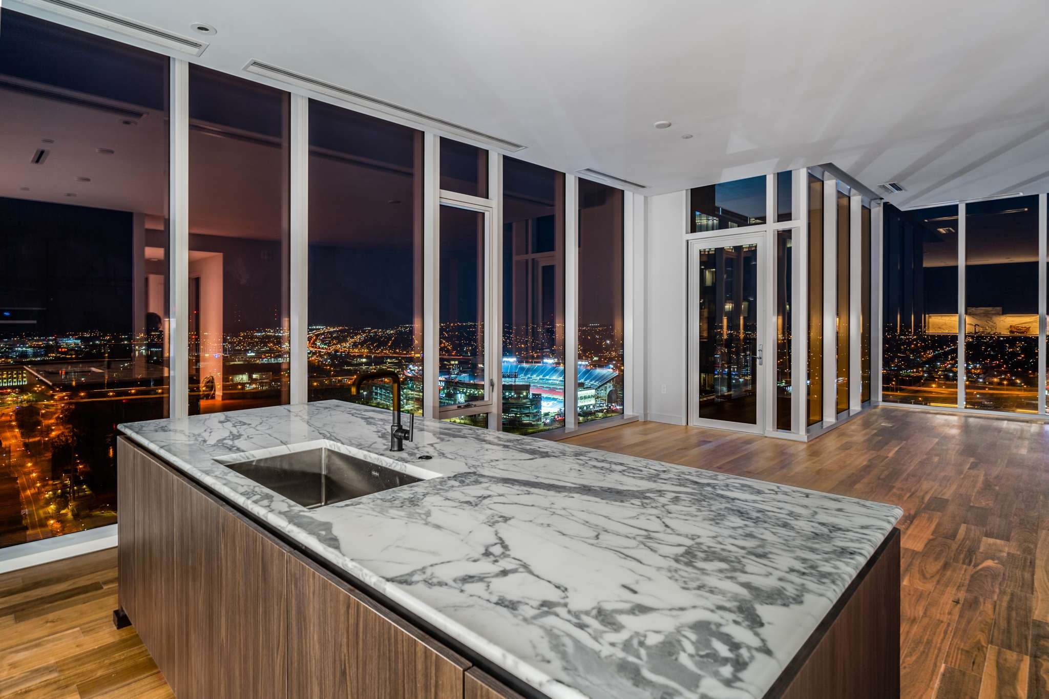 160 2nd Ave, S Unit: 2703