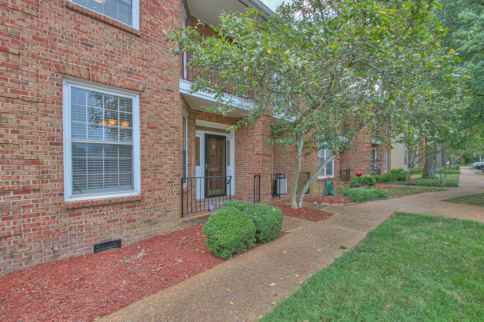 4220 Lone Oak Rd