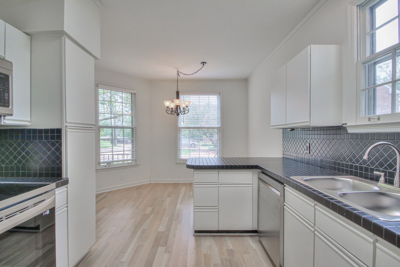 4220 Lone Oak Rd