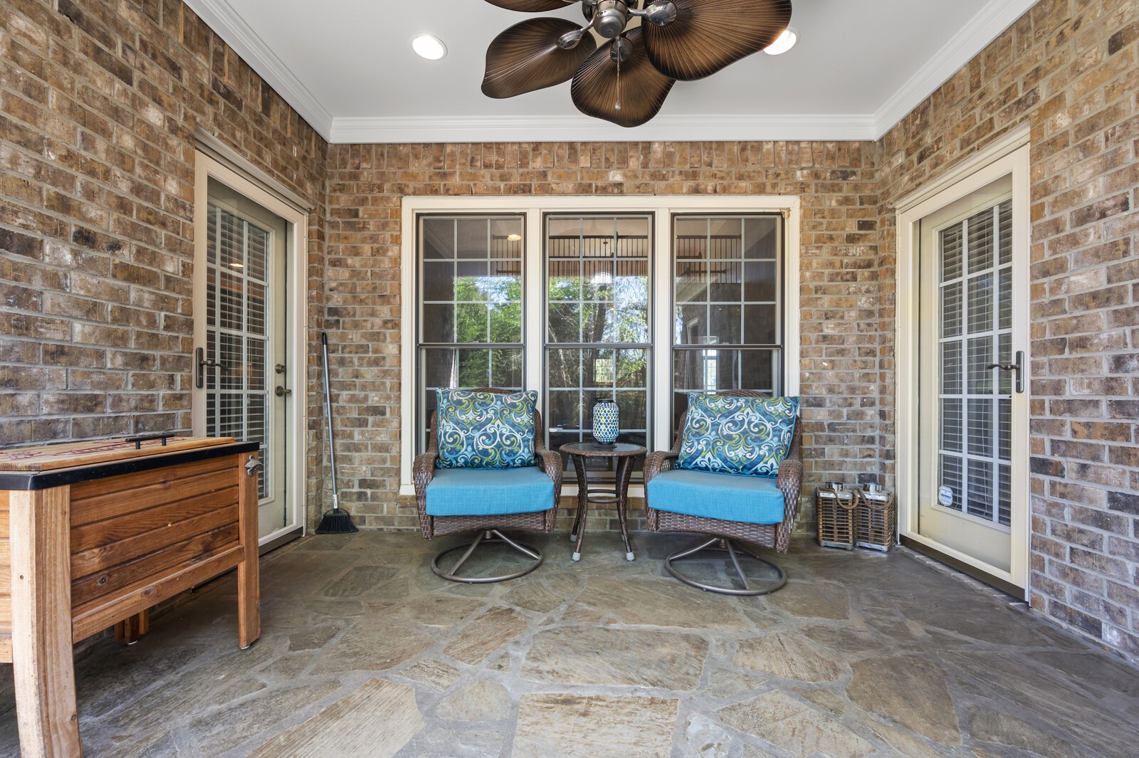 9695 Sapphire Ct