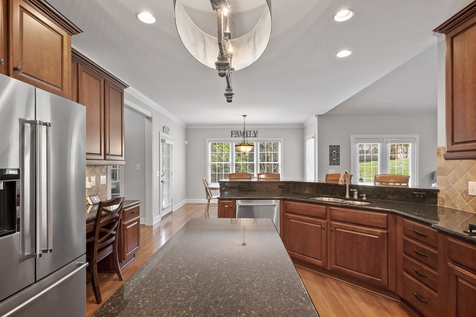 9695 Sapphire Ct