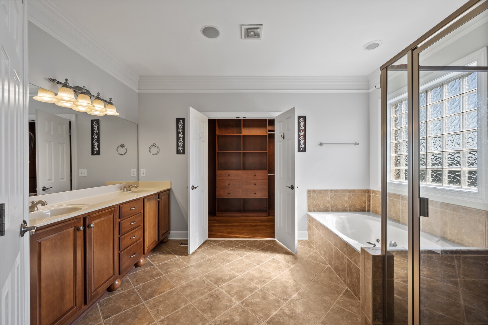 9695 Sapphire Ct