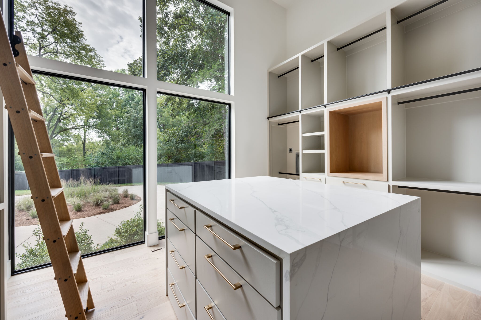 225 Robin Hill Rd