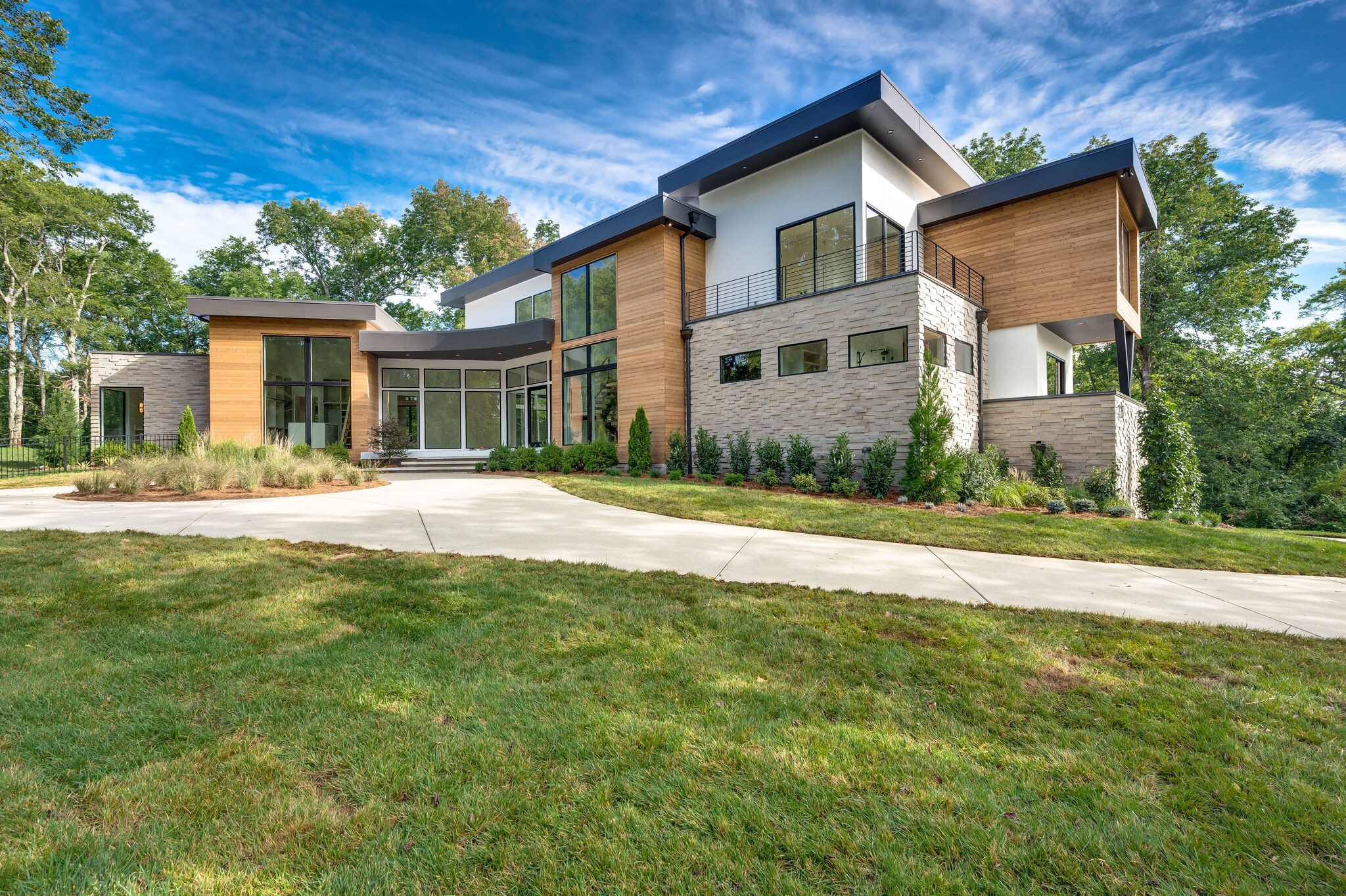 225 Robin Hill Rd
