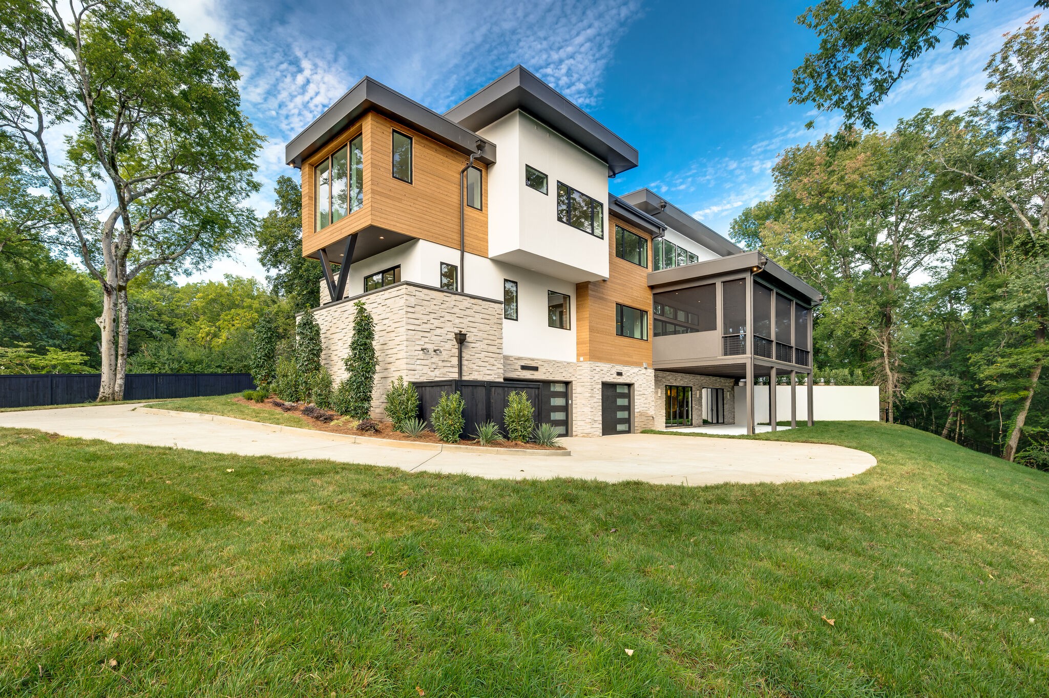 225 Robin Hill Rd