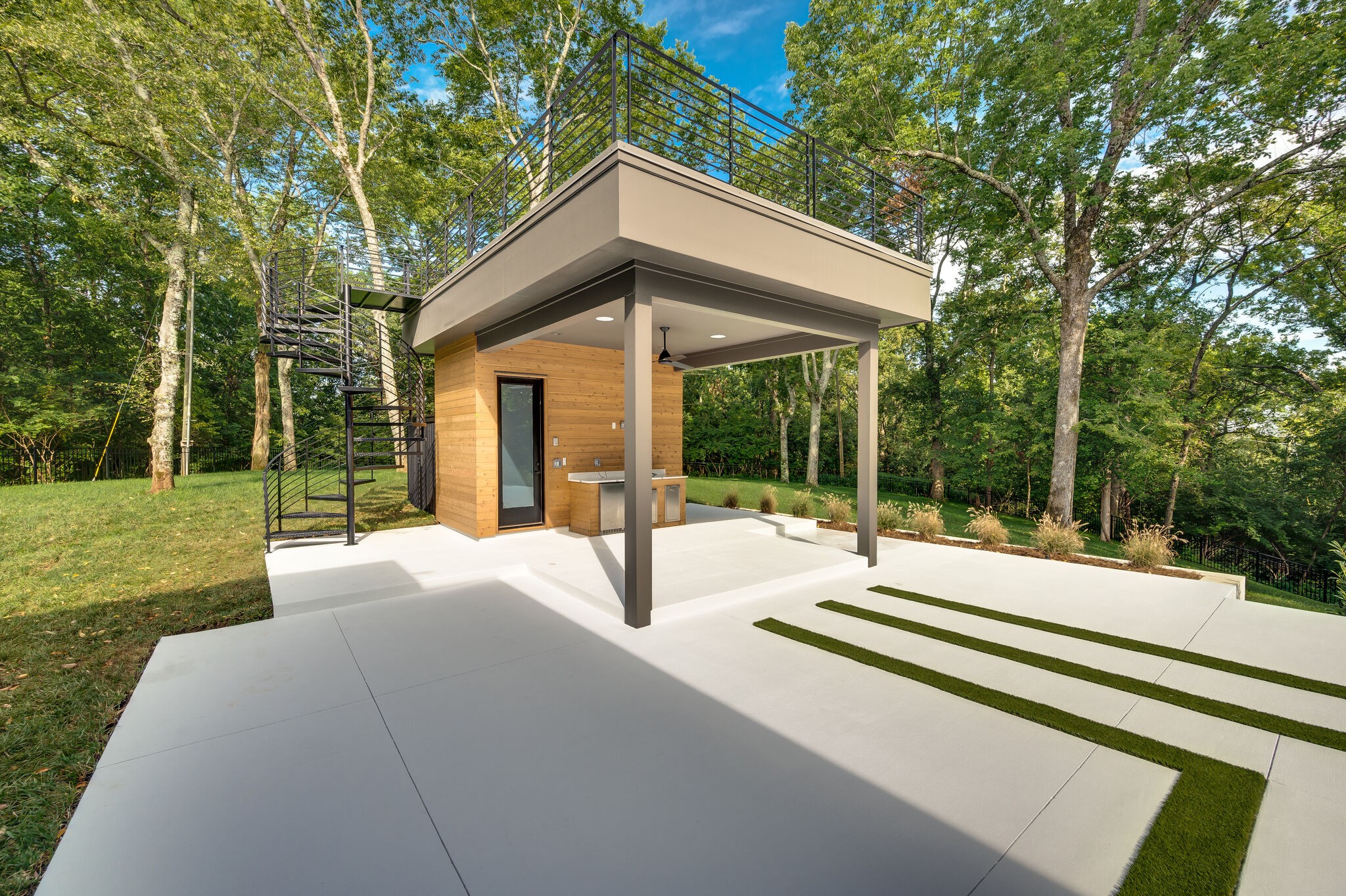 225 Robin Hill Rd