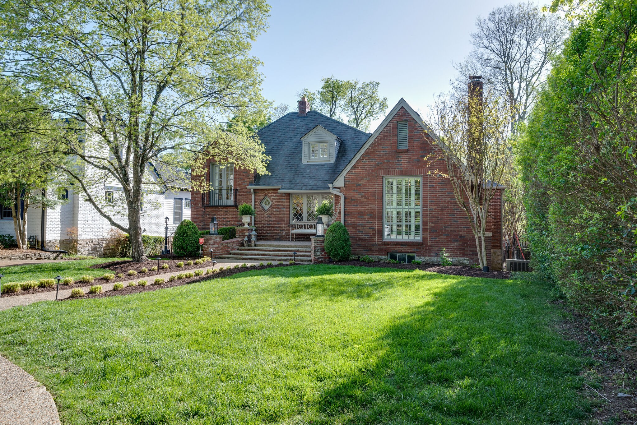 122 Blackburn Ave