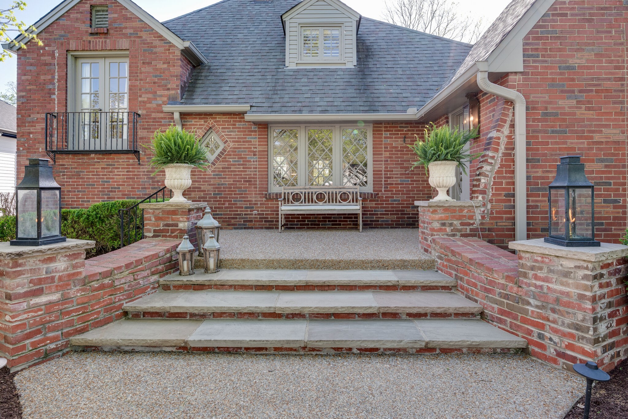 122 Blackburn Ave