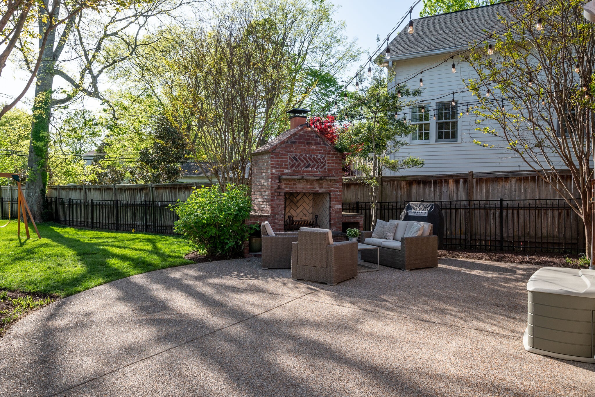 122 Blackburn Ave
