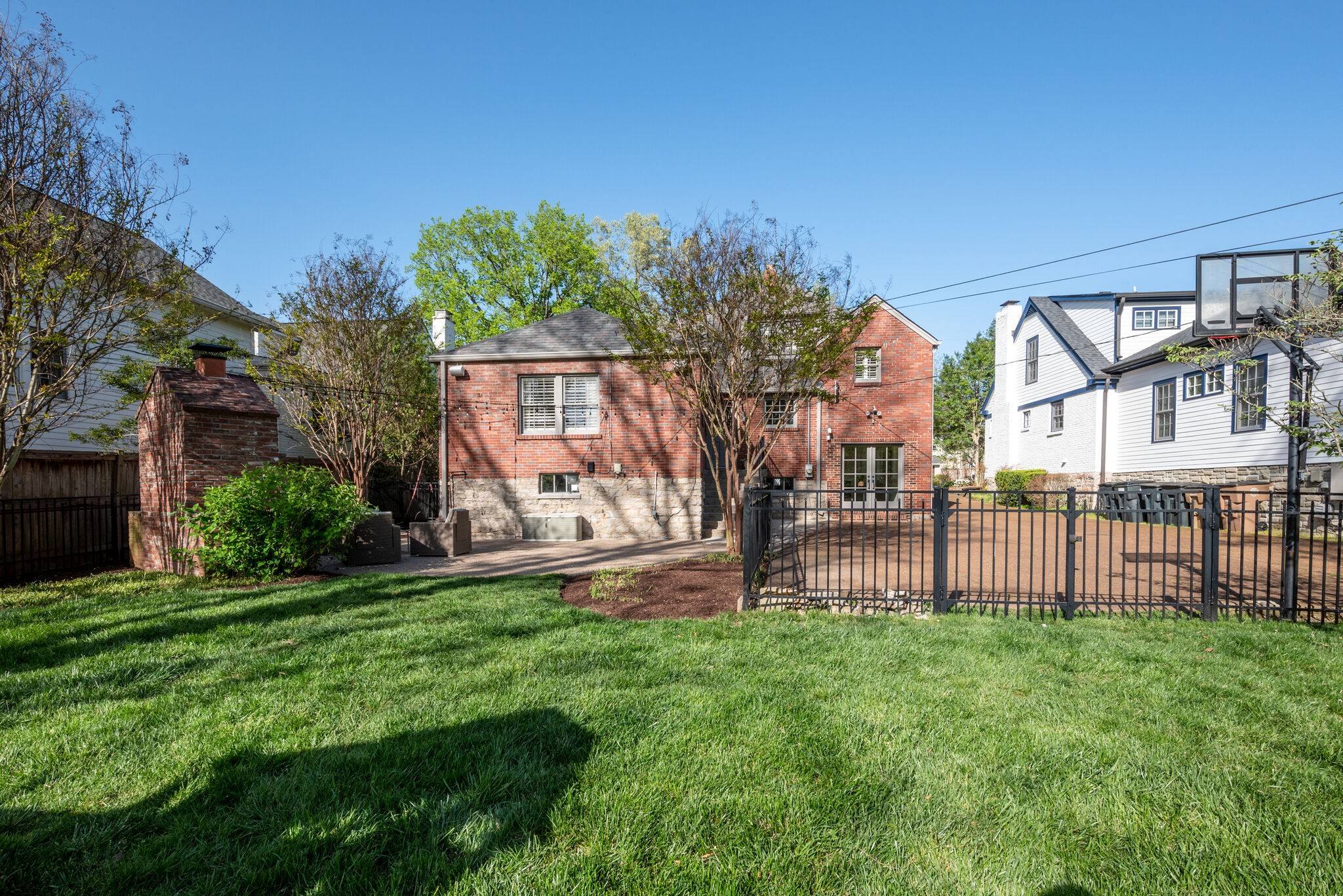 122 Blackburn Ave