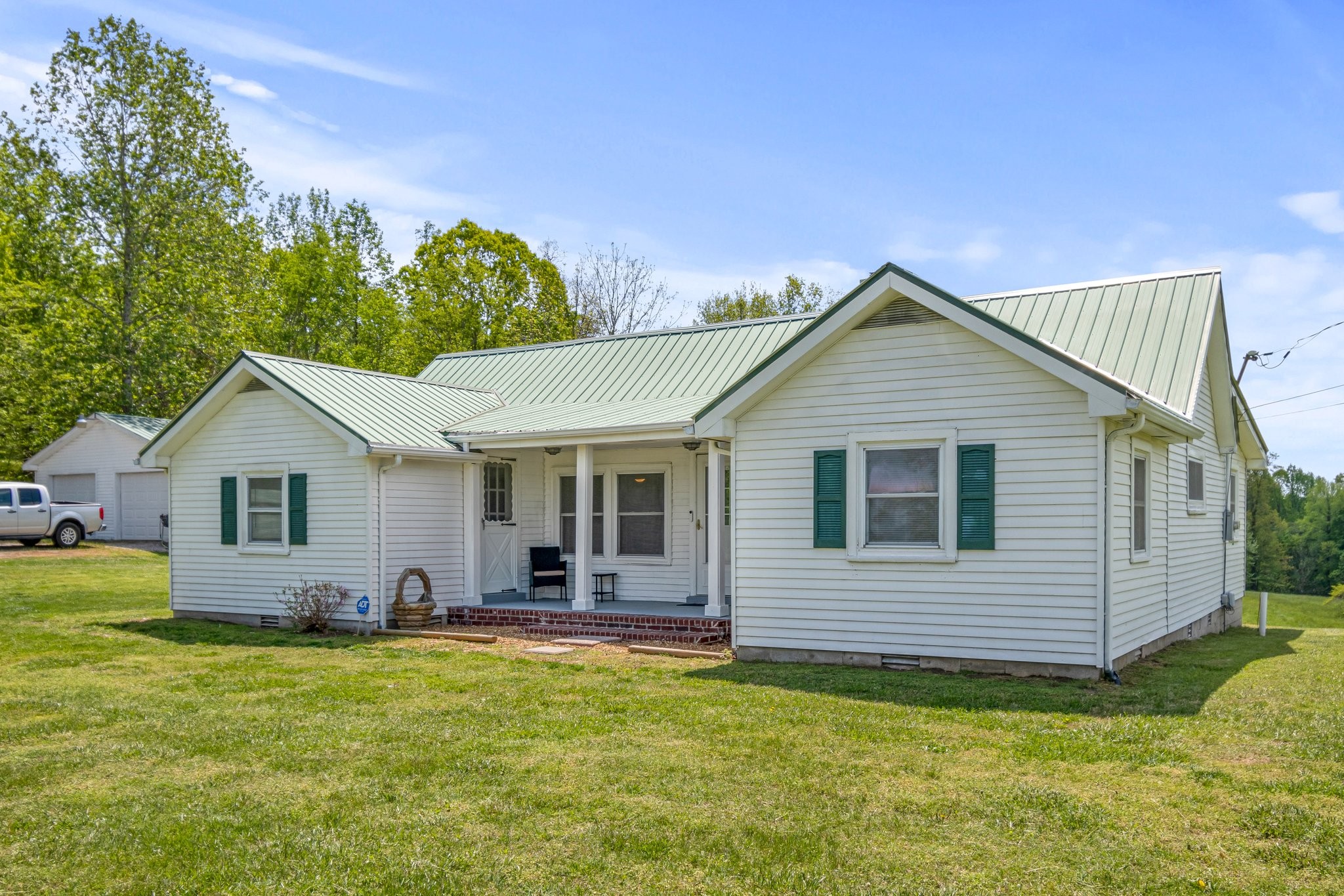 3260 Highway 49, E