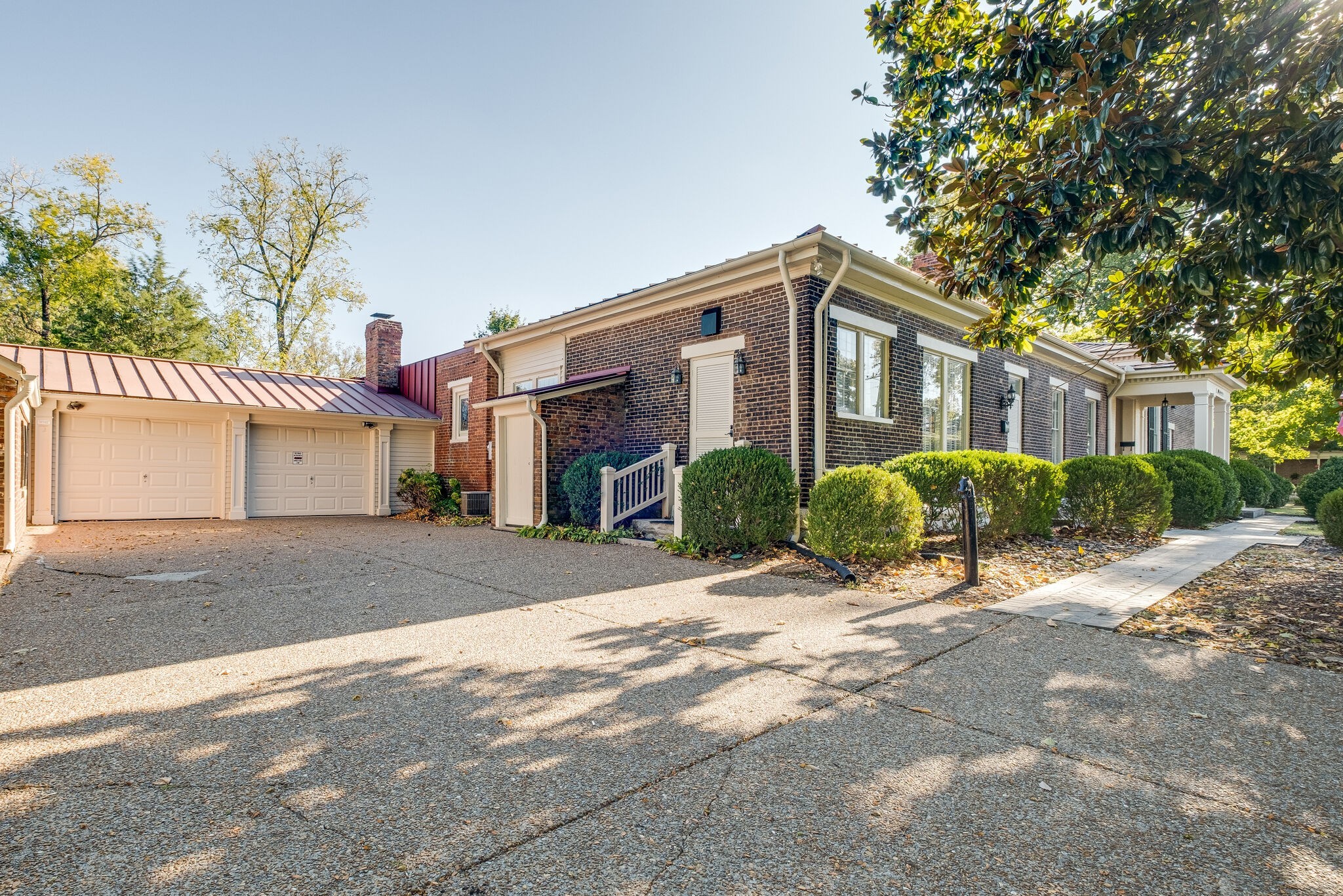 305 3rd Ave, S