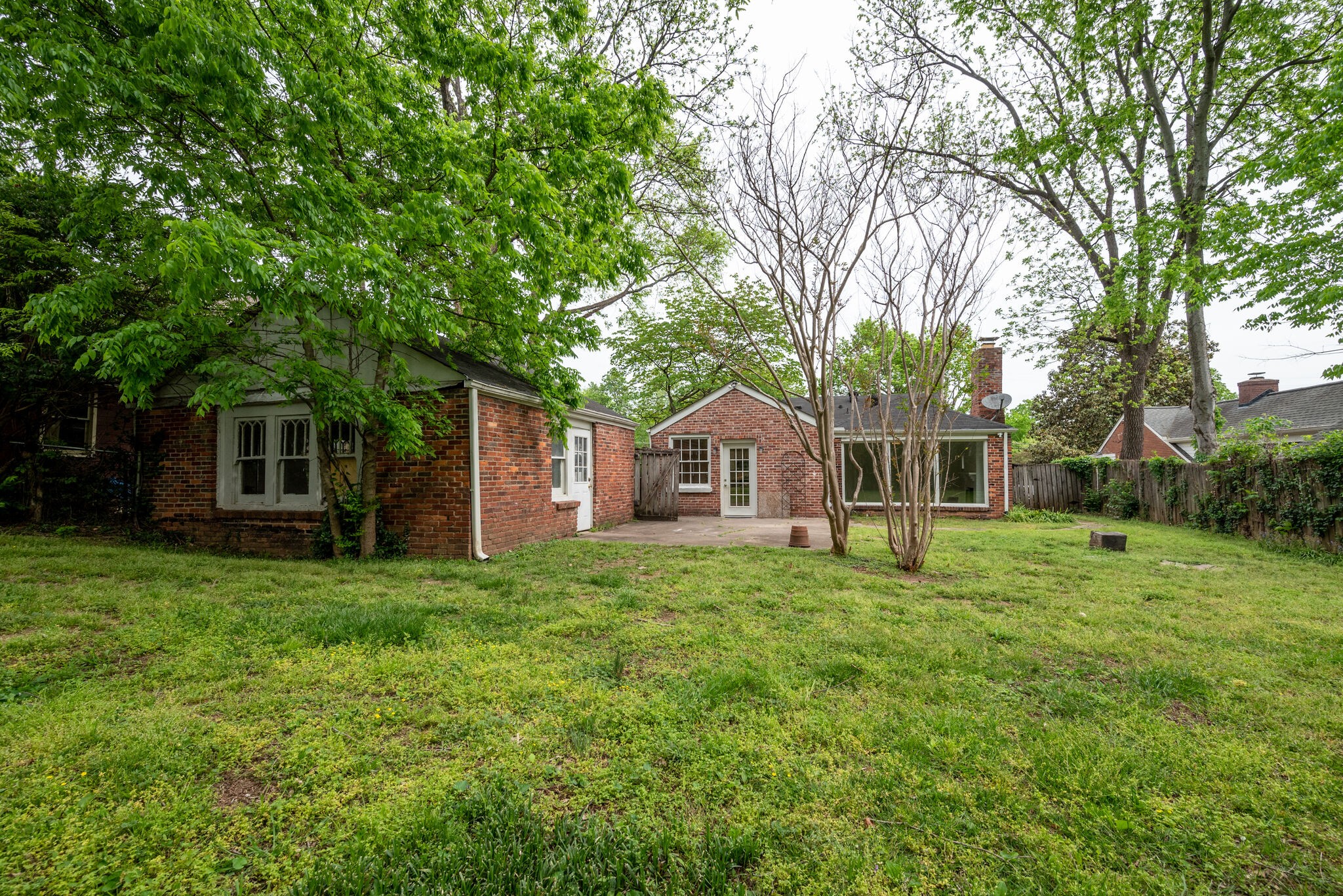 1421 Clifton Ln