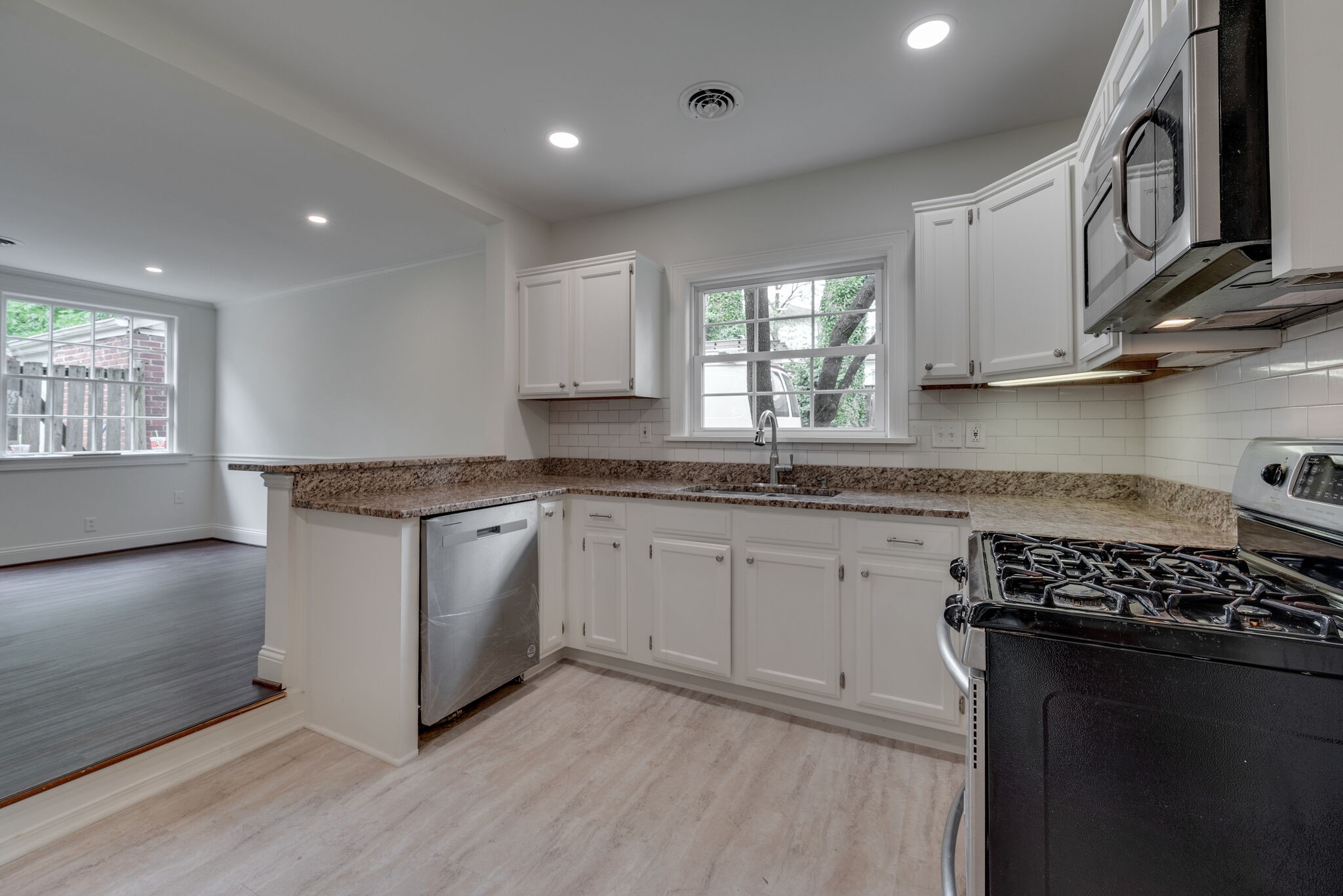 1421 Clifton Ln