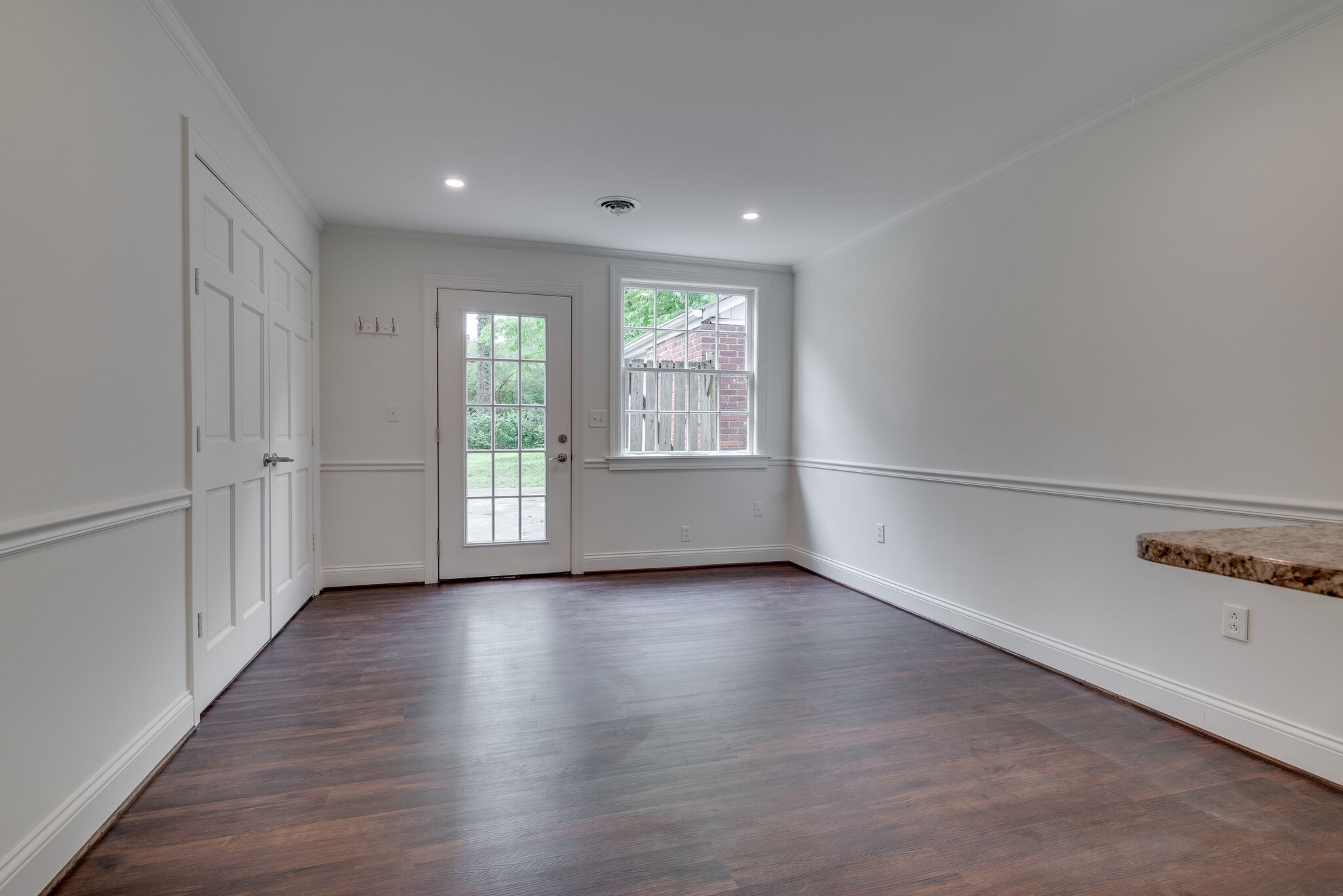 1421 Clifton Ln