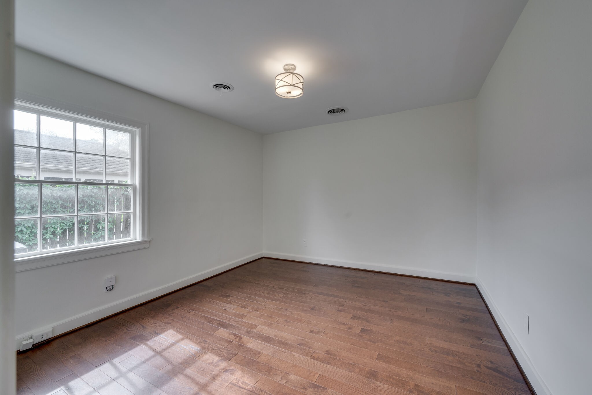 1421 Clifton Ln