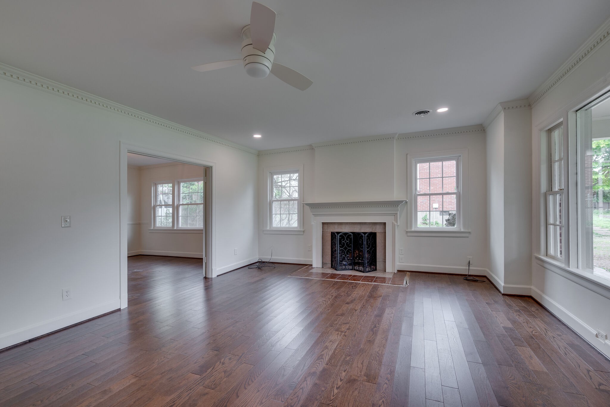 1421 Clifton Ln
