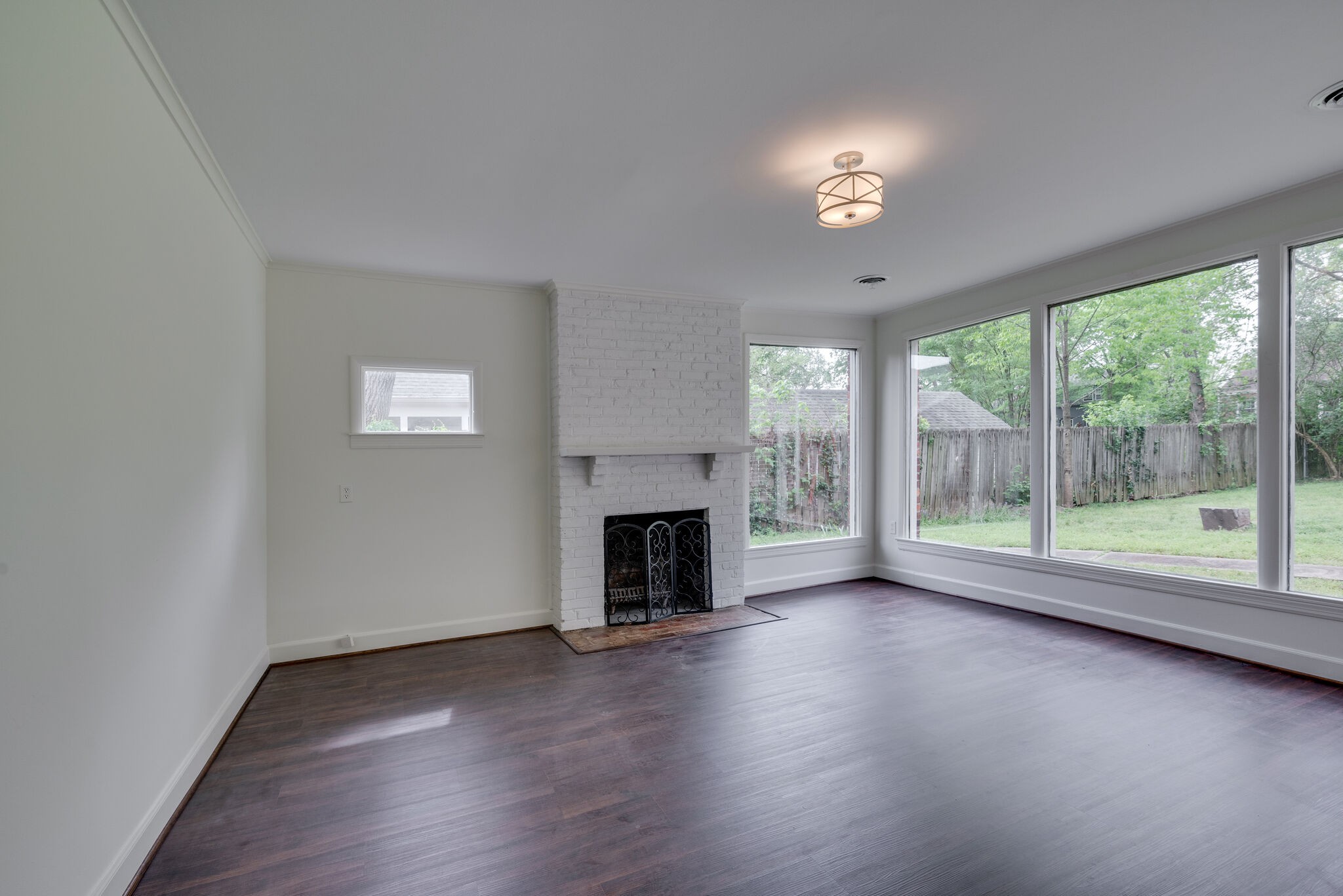 1421 Clifton Ln