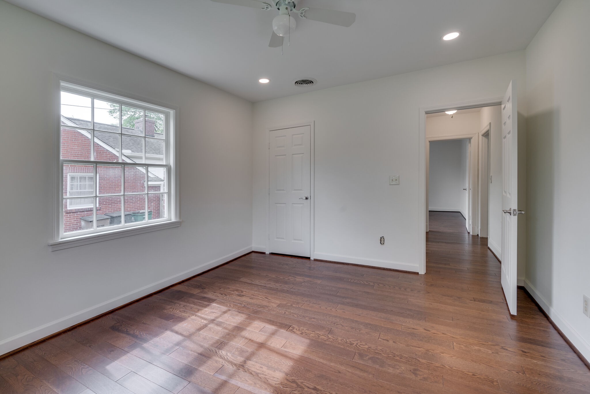 1421 Clifton Ln