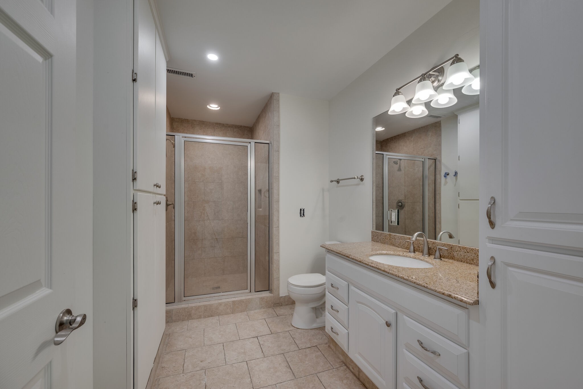 1421 Clifton Ln