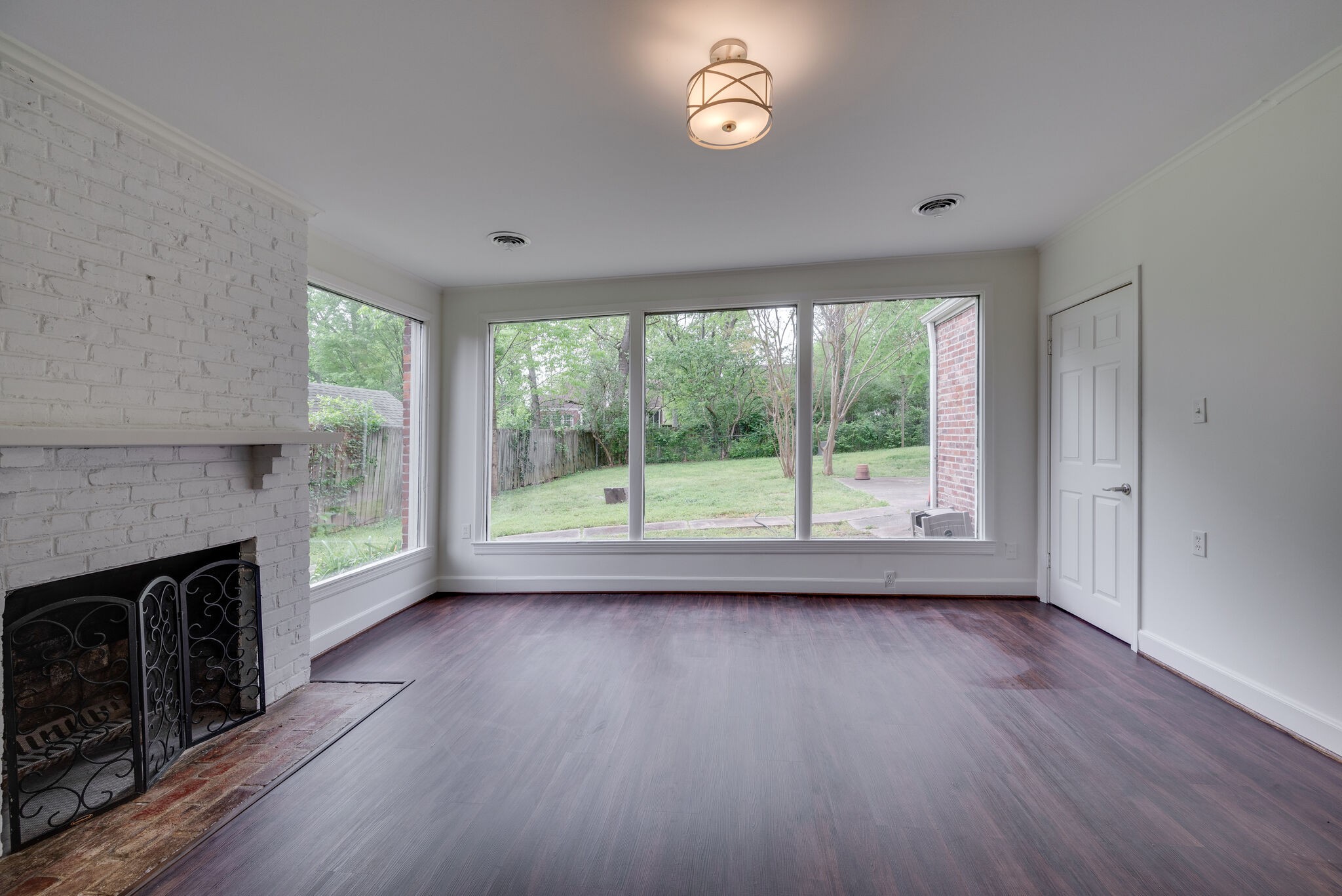1421 Clifton Ln