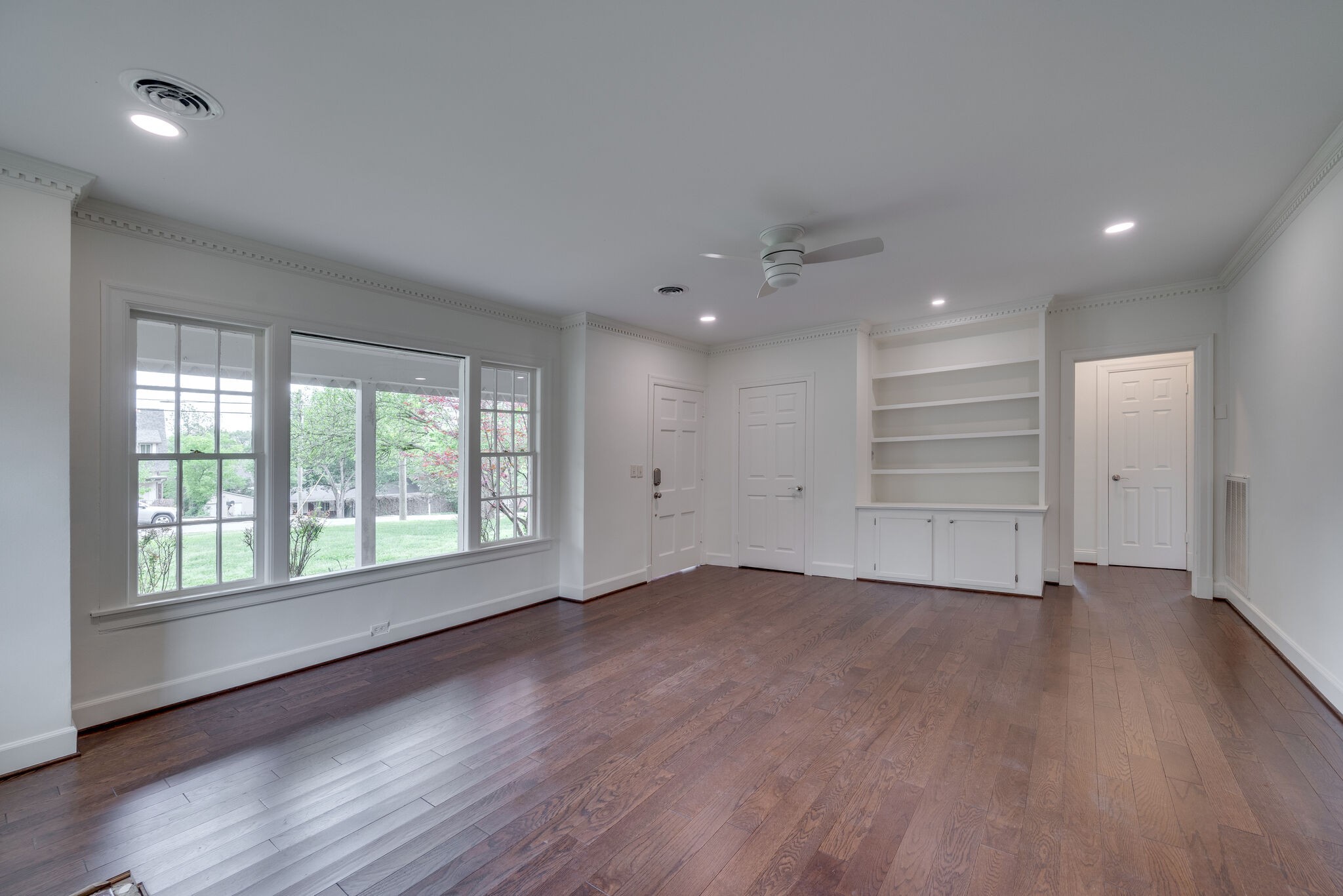 1421 Clifton Ln