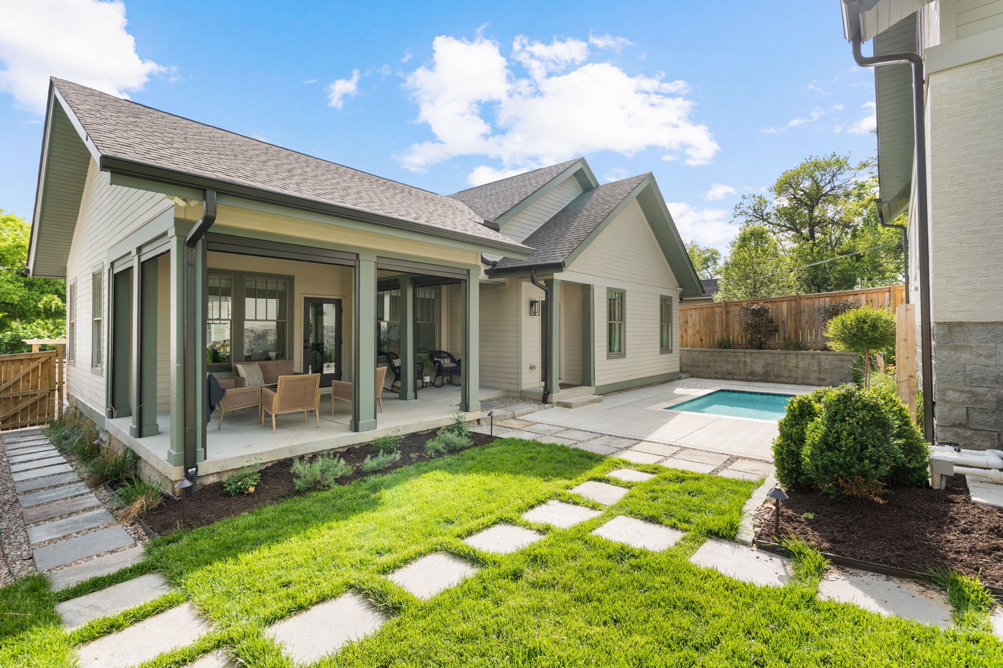 2518 Blair Blvd