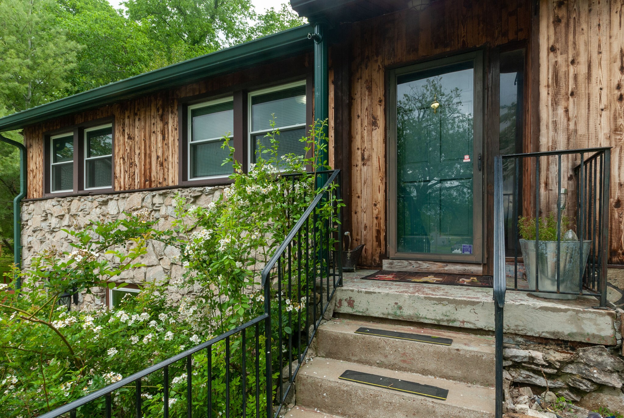 504 Sharondale Dr