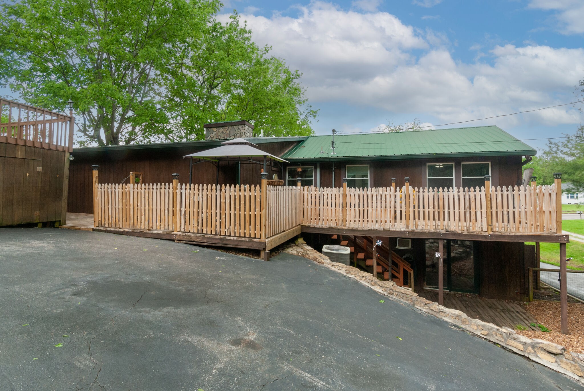 504 Sharondale Dr