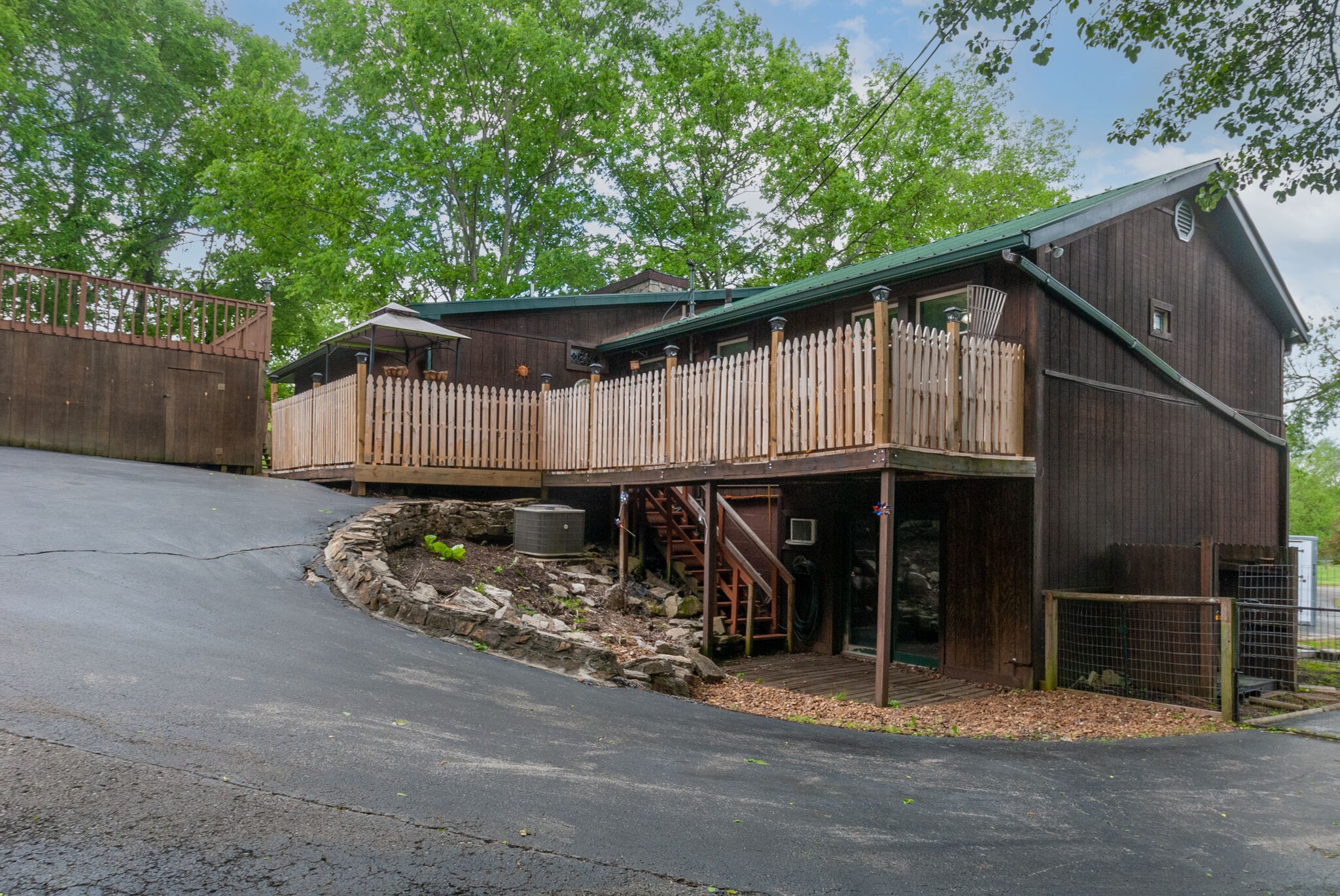 504 Sharondale Dr