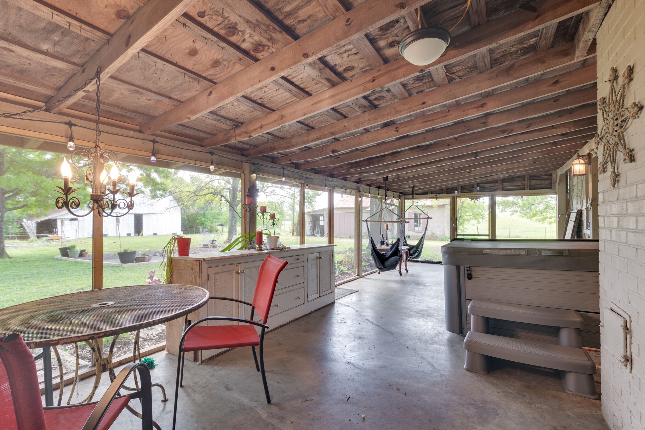 2433 Hwy 231, S