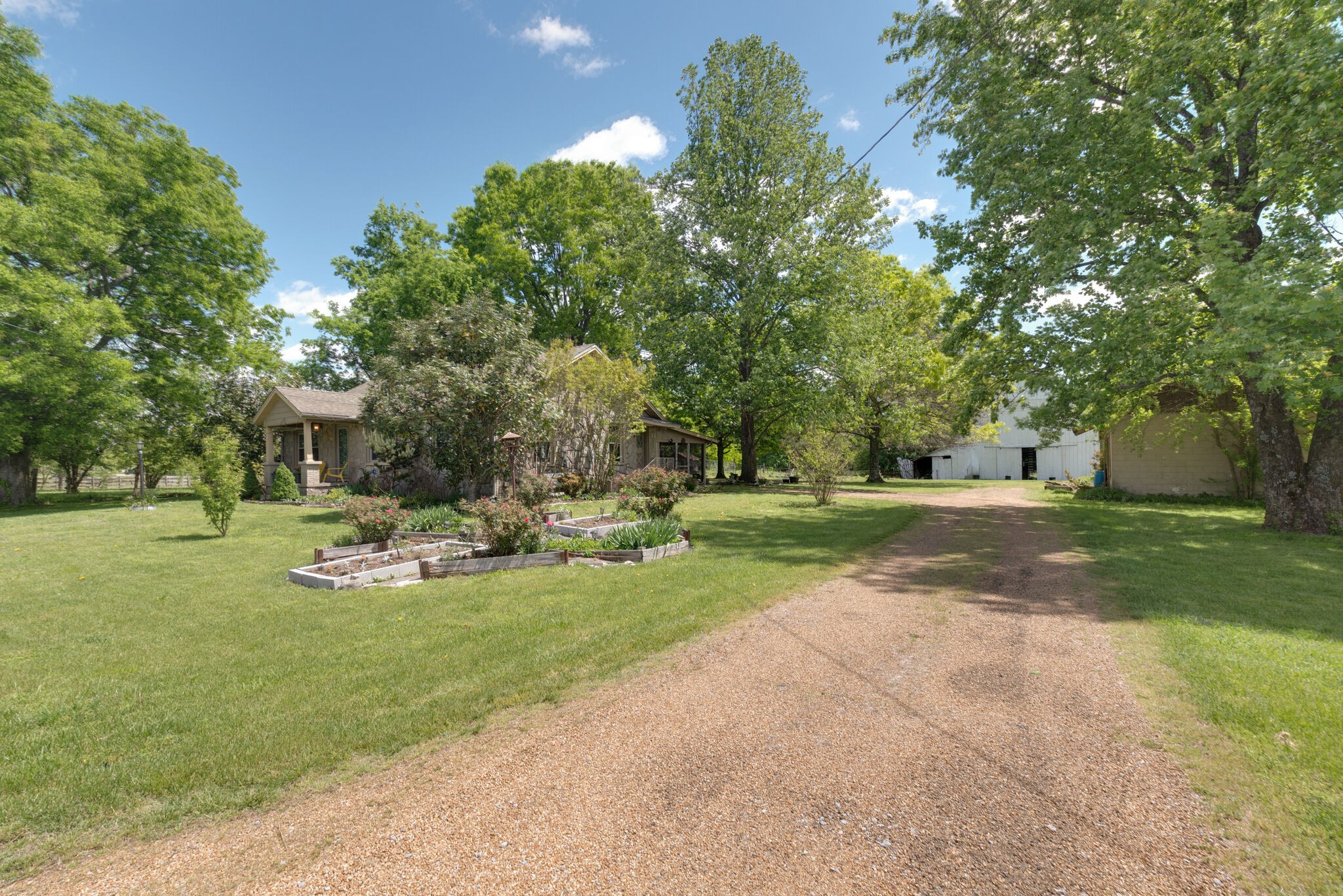 2433 Hwy 231, S