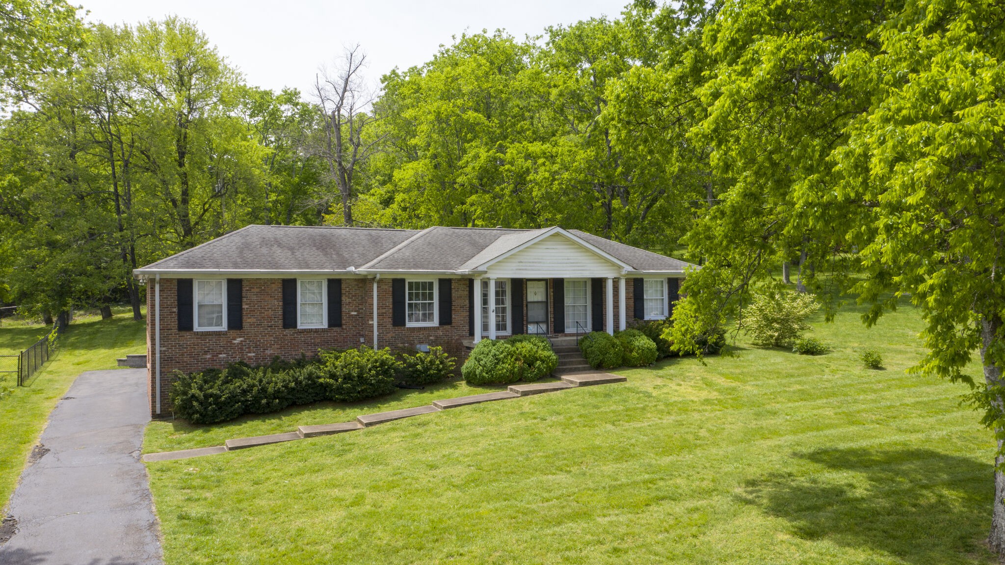 85 Brookwood Ter
