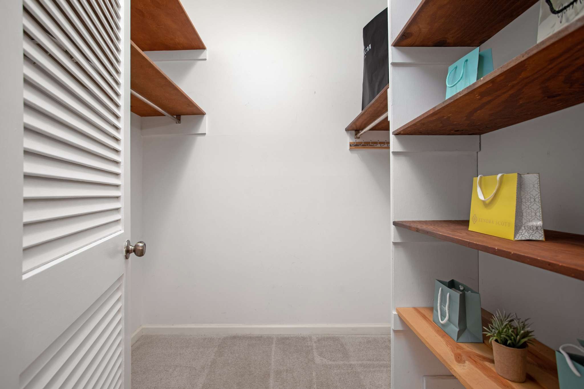 4500 Post Road Unit: B18