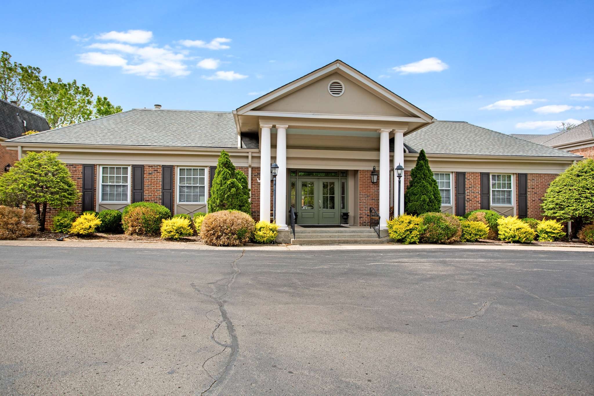 4500 Post Road Unit: B18