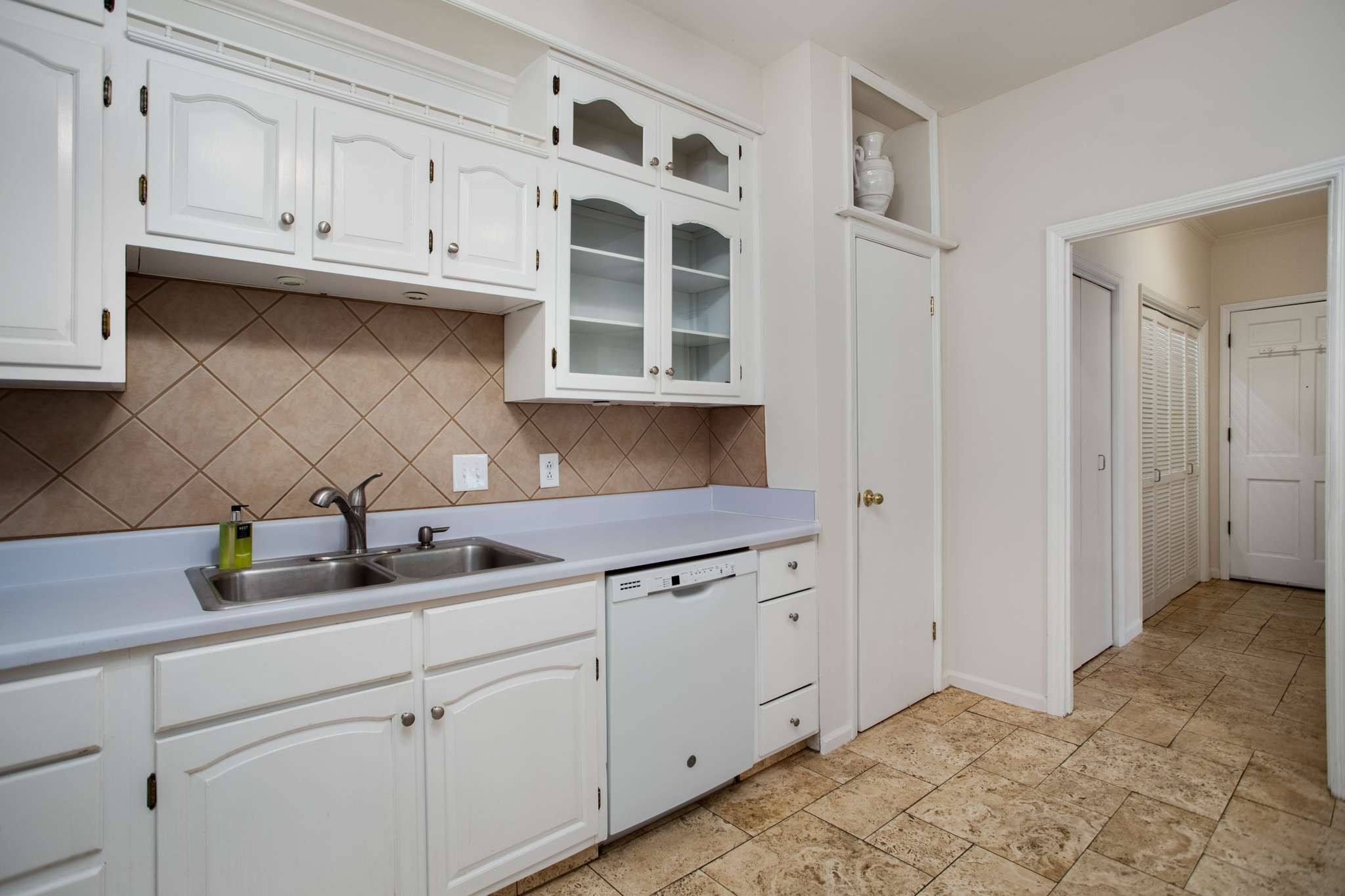 4500 Post Road Unit: B18