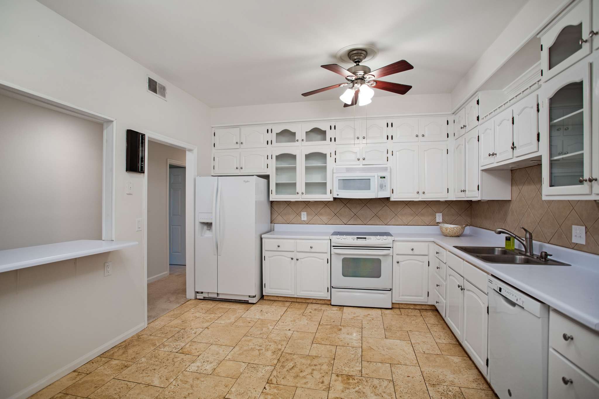 4500 Post Road Unit: B18
