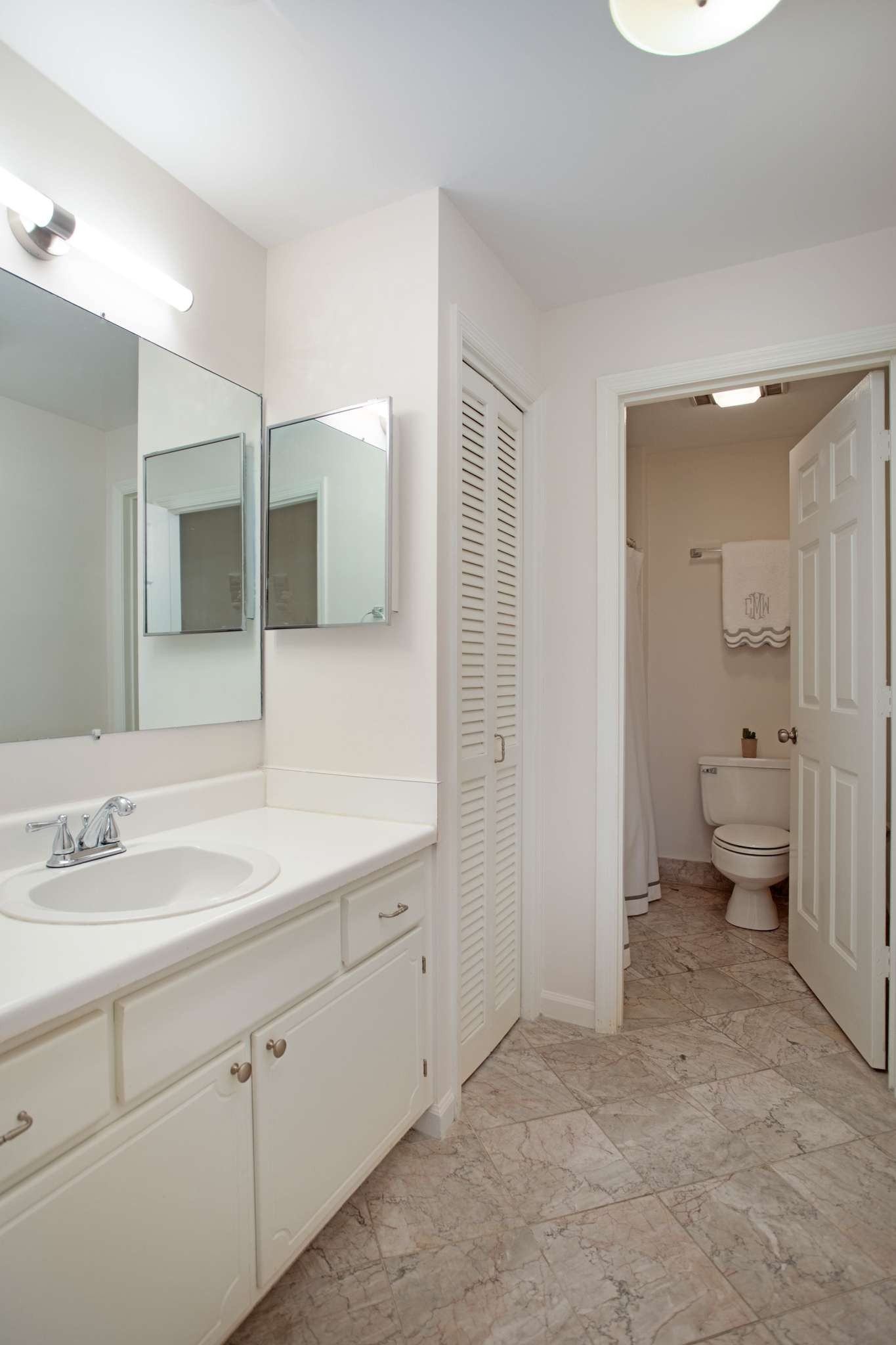 4500 Post Road Unit: B18